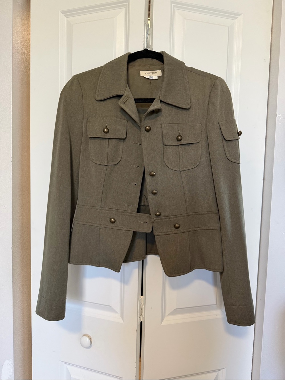 Vintage Vertigo Paris safari-style cropped utility blazer in an olive green
